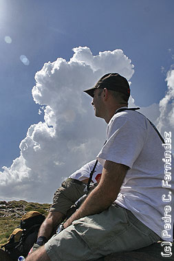Cumulonimbo desarrollándose sobre Sierra Nevada, en un caluroso día de julio.