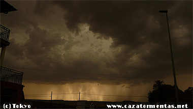 Imagen de la tormenta descargando el pedrisco en la provincia de Huesca, hace 3 días