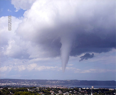 Imagen del tornado formado ayer en Xàbia (Valencia).