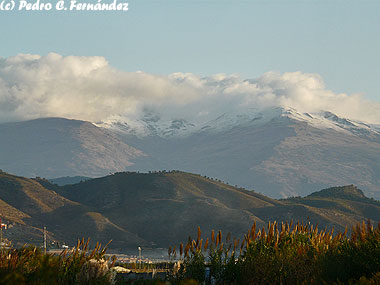 Cumbres de Sierra Nevada desde Salobreña.