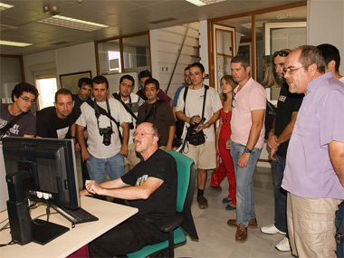 D. Fausto Polvorinos, con un grupo de Cazatormentas.Net