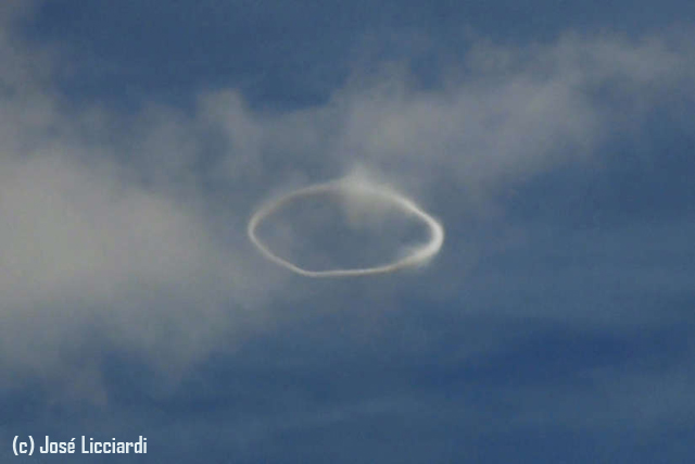 Espectacular nube anillo en el Eyjafjallajökull 