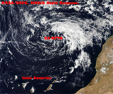 Imagen de Alta Resolución del satélite AQUA, 14:10 UTC, 16.10.10, restos del que fuera huracán OTTO, sobre Madeira