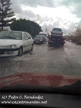 Carretera de La Celulosa, anegada tras las lluvias.