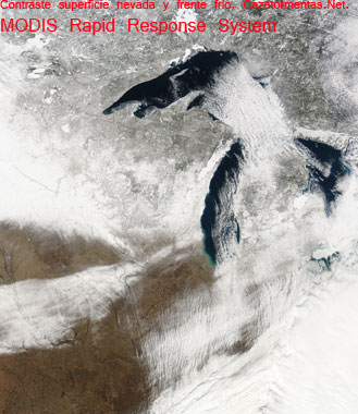 Imagen de alta resolución escalada a 380 px de ancho, con el contraste entre la superficie nevada y la no nevada, con el frente frío al sureste