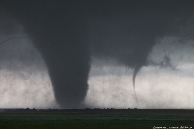 Tornados cazados en Dakota del Sur, EEUU, por Mike Hollingshead, 16.06.10.