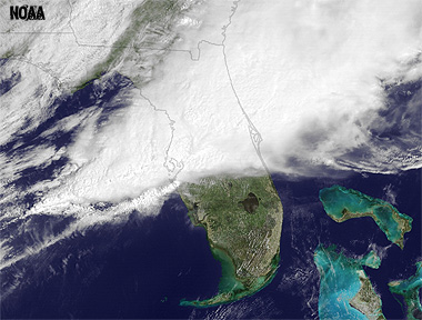 Imagen visible de alta resolución tomada por el satélite GOES-13, 31.03.11, 15:15 UTC. Crédito: NOAA