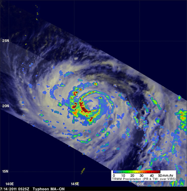 Imagen en falso color y precipitación estimada radar satélite TRMM. 14.07.11, 05:25 UTC. Crédito: NASA.