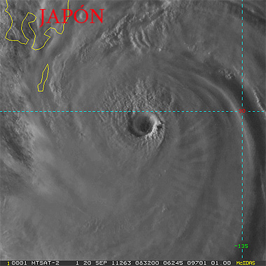 Tifón ROKE, categoría 4, imagen visible, 20.09.11. Crédito: RAMMB/CIRA.