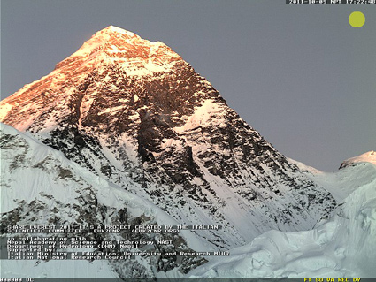 Webcam y estación meteorológica junto al Everest
