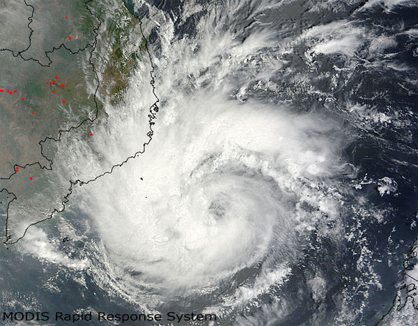 Imagen visible del tifón PAKHAR, satélite TERRA (sensor MODIS), 30.03.12.