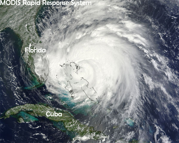 Imagen de alta resolución, gran huracán IRENE, satélite TERRA (sensor MODIS), 25.08.11.