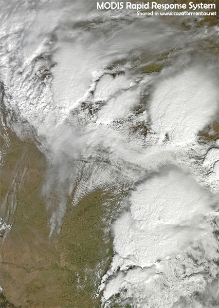 Imagen visible de alta resolución de las tormentas severas, satélite TERRA (sensor MODIS).