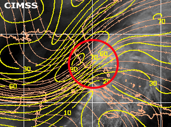 Imagen en modo infrarrojo, líneas de flujo y cizalladura (trazo amarillo), 24.05.12, 18:00 UTC. Crédito: CIMSS.