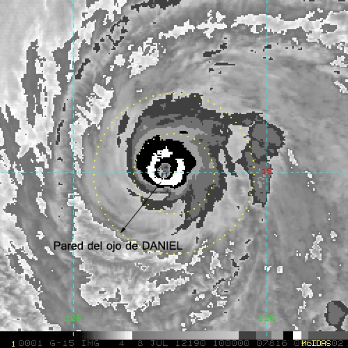 Imagen infrarroja (técnica Dvorak Enhanced IR) de DANIEL a resolución de 2 km., 08.07.12, 10 UTC. Crédito: RAMMB/CIRA