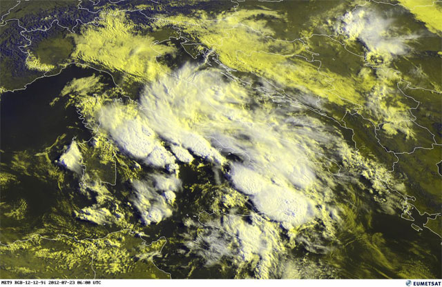 Imagen en modo visible y falso color RGB, 23.07.12, 06 UTC.