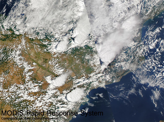 Imagen visible captada por el satélite AQUA (sensor MODIS), 05.07.12.