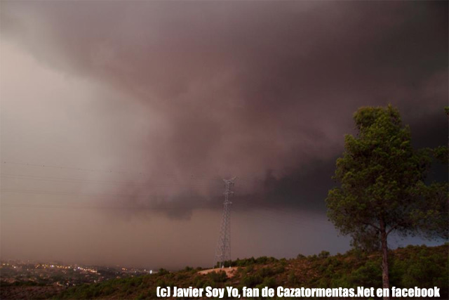 Imagen de la tormenta que dejó la pedregada en Ontinyent, Valencia.