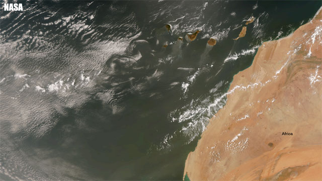 Penacho de polvo sahariano, satélite SUOMI NPP, 05.08.12, 14 UTC.