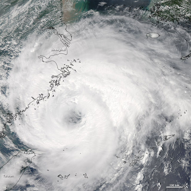 Imagen visible del tifón HAIKUI. Satélite AQUA (sensor MODIS), 07.08.12, 12:35 pm hora local en la zona. Crédito: NASA.