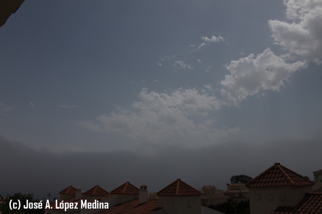 Niebla de advección hoy en Chilches, Málaga