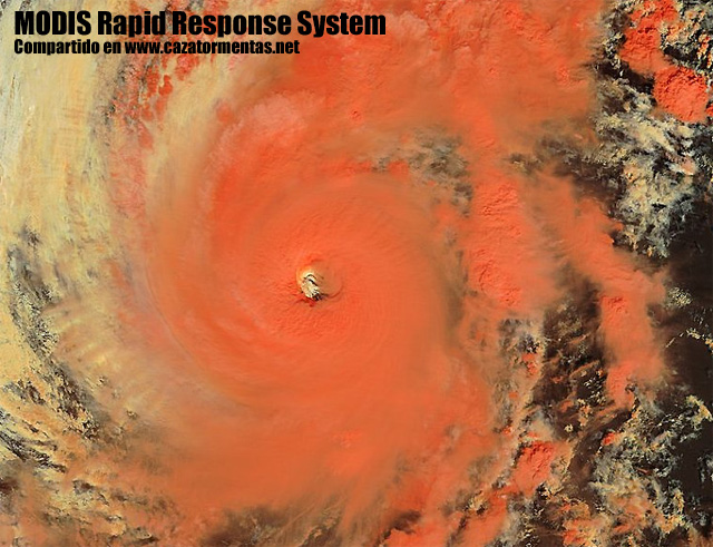 Imagen visible y falso color RGB, huracán PAUL. Satélite TERRA (sensor MODIS), 15.10.12.