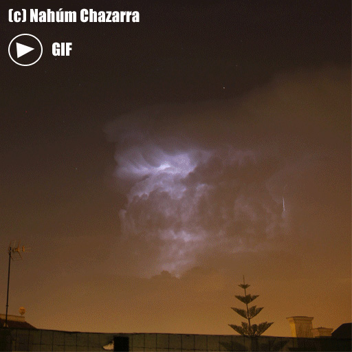 Frame del gif animado que muestra la rotación ciclónica de la tormenta al norte de Alicante.
