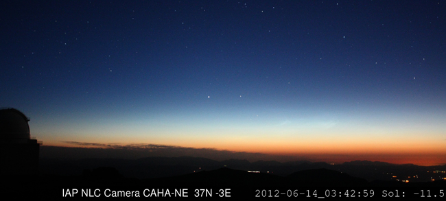 El observatorio de Calar Alto (Almeria) bate el récord de observación de nubes noctulicentes a latitud Norte inferior