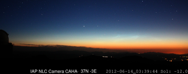 El observatorio de Calar Alto (Almeria) bate el récord de observación de nubes noctulicentes a latitud Norte inferior