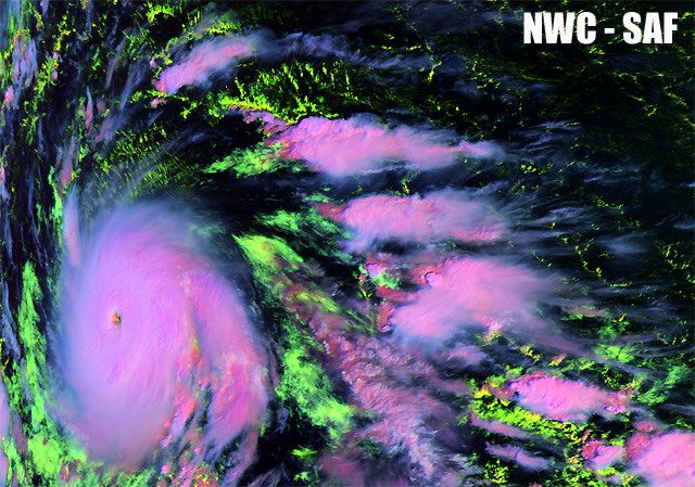 Imagen visible y falso color RGB del tifón BOPHA, 30.11.12, 23:31 UTC.