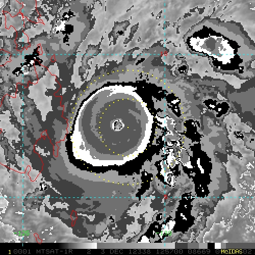 Imagen infrarroja en escala de grises de BOPHA. Satélite MTSAT-1R, 03.12.12, 12:57 UTC. Crédito: RAMMB/CIRA.