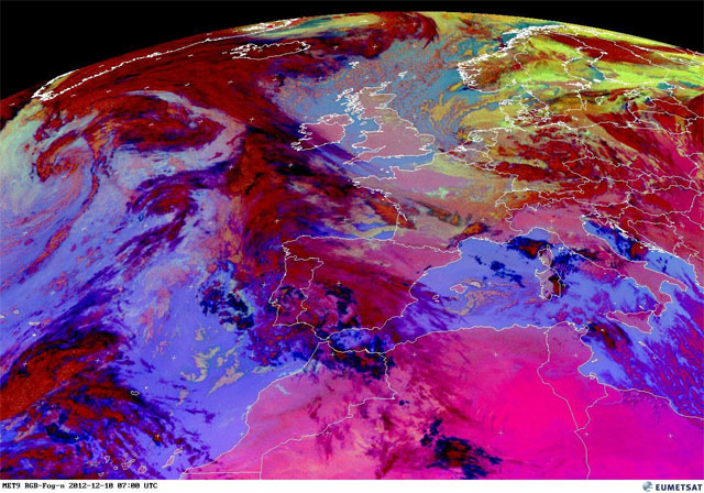 Imagen infrarroja y falso color RGB (modo niebla/nubes bajas). Satélite Meteosat-9, 10.12.12, 07 UTC.