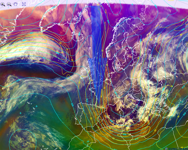 Imagen infrarroja y falso color RGB (modo masas de aire), altura geopotencial al nivel de 300 hPa (trazo azul) e isotacas (trazo amarillo), 07.02.13, 06 UTC. Crédito: eumetrain.