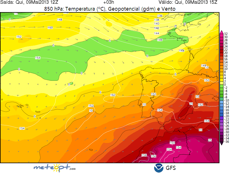 Temperatura (colores sólidos), altura geopotencial (trazo blanco) y viento (barbas) a 850 hPa. Modelo GFS, 09.05.13, 15 UTC.