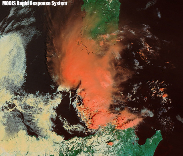 Imagen visible y alta resolución del vórtice convectivo de mesoescala. Satélite TERRA (sensor MODIS), 03.05.13.