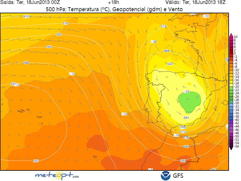 500 hPa: temperatura (colores sólidos), altura geopotencial (trazo blanco) y viento (vectores), 18.06.13, 18 UTC. Modelo GFS.