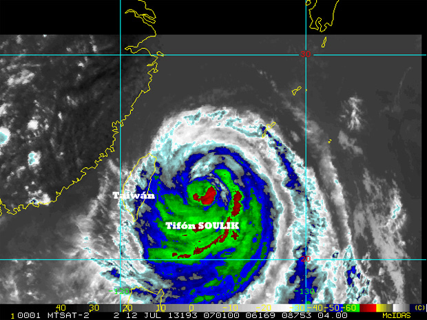 Imagen visible y falso color RGB, tifón SOULIK. 12.07.13, 07 UTC. Crédito: RAMMB/CIRA.
