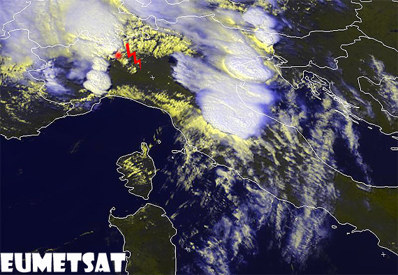 Imagen visible y falso color RGB, tormentas severas sobre Italia. 29.07.13, 13 UTC.