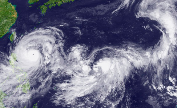 El súper-Tifón Usagi, el sistema tropical más peligroso de 2013 en la Tierra pone en alerta a China y Filipinas