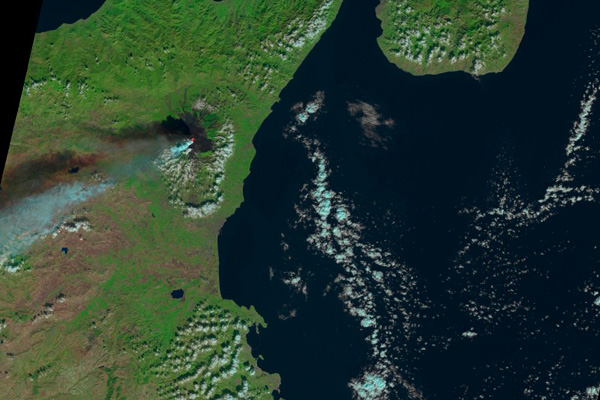 El volcán Etna en erupción captado desde los satélites meteorológicos