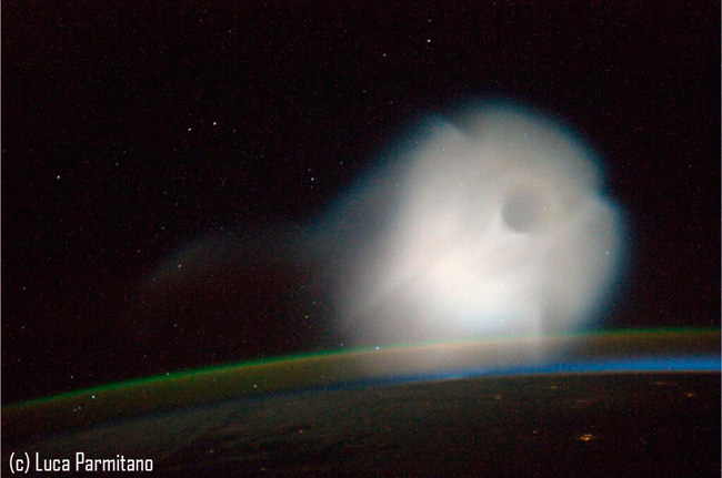 Una extraña nube fotografiada desde la Estación Espacial Internacional