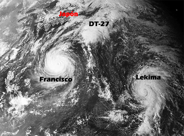 Imagen visible del Pacífico Noroeste con 3 ciclones tropicales.