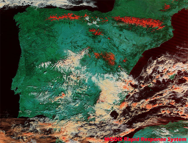 Superficies nevadas, vistas a través del satélite TERRA (sensor MODIS), ayer.
