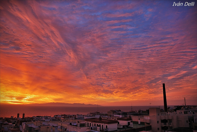 Espectacular amanecer de cirros en Canarias hoy.