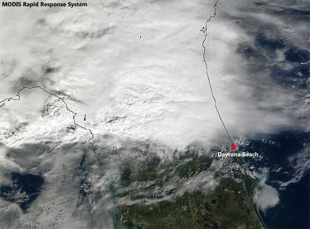 Imagen visible de alta resolución de las tormentas que han alcanzando Daytona Beach. Satélite TERRA (sensor MODIS).