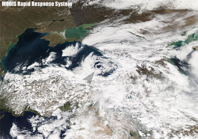 Imagen del mesovórtice sobre el Mar Negro, en el centro de la imagen.