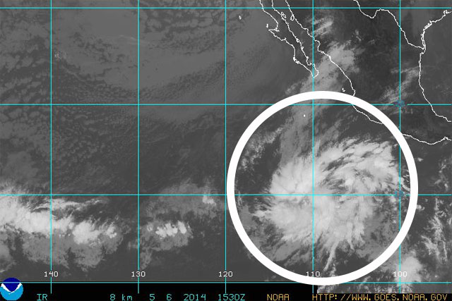 Imagen infrarroja de sistema de baja presión tropical susceptible de desarrollo, 15:30 UTC.