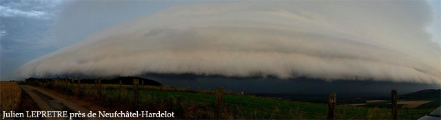 Shelf cloud o nube en estantería, llegada del SCM a Neufchâtel-Hardelot, Francia