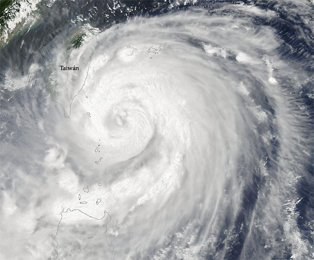 Imagen visible y alta resolución del tifón Matmo. Satélite AQUA (sensor MODIS), 22 julio 2014.