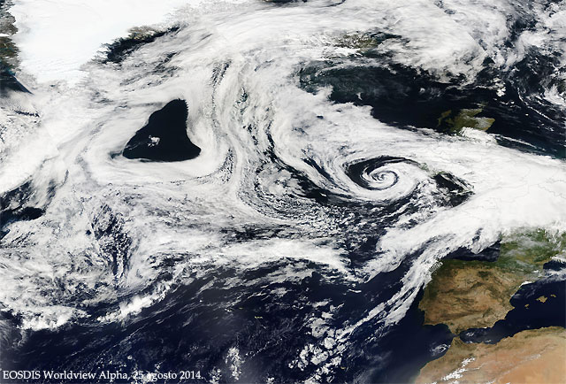 Imagen visible de alta resolución sobre el Atlántico Norte. Satélite AQUA (sensor MODIS).
